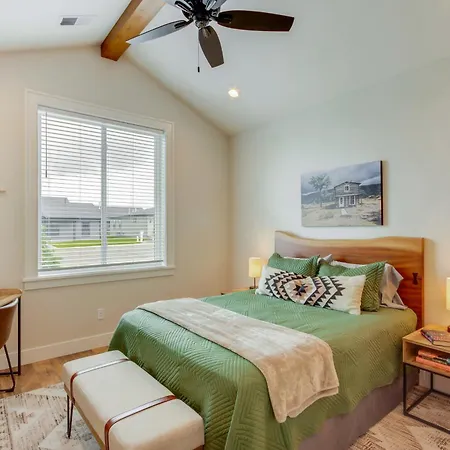 Red Lodge Retreat With Hot Tub And Deck